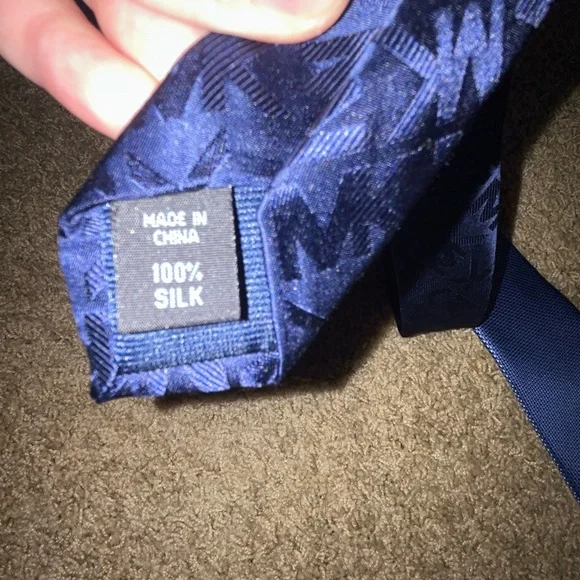 Michael Kors Navy Blue Tie 100% silk - Picture 9 of 10